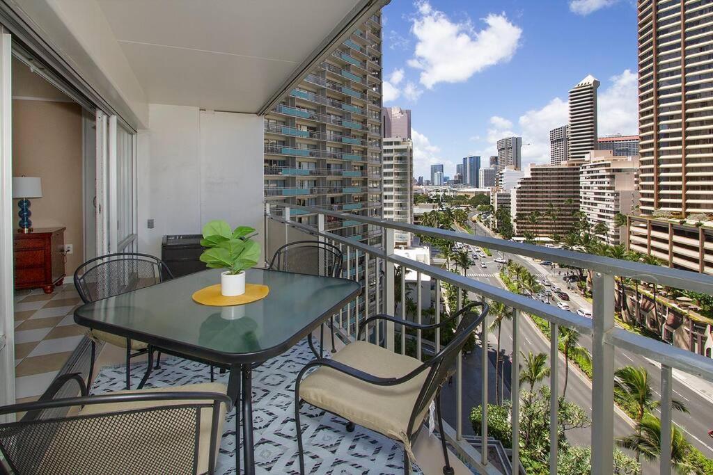 Resort Life At A Low Price- Ilikai Hotel Honolulu Extérieur photo