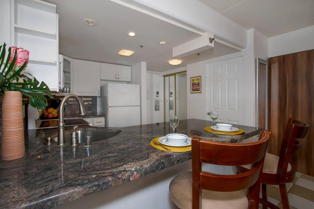 Resort Life At A Low Price- Ilikai Hotel Honolulu Extérieur photo